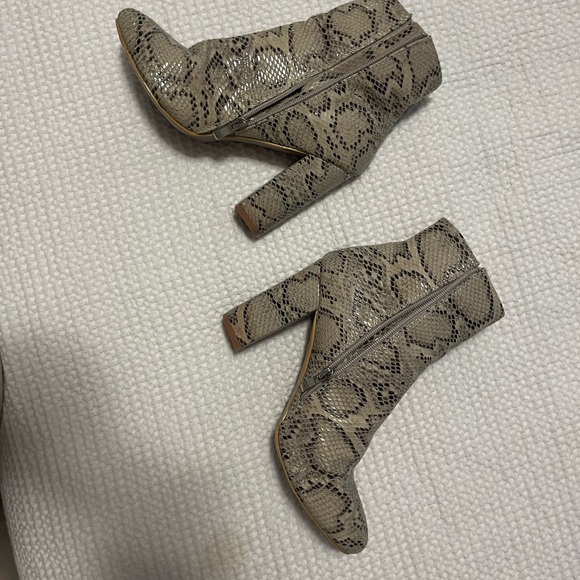 Snakeskin booties - Picture 2 of 3